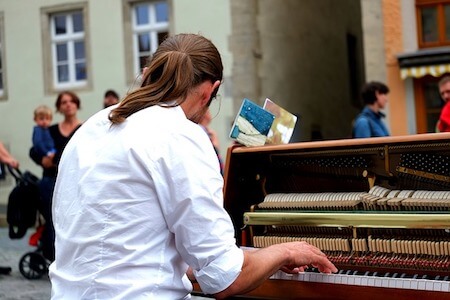 Piano player